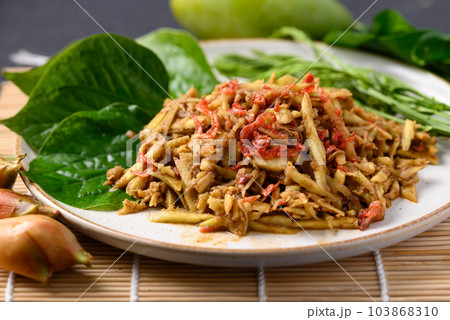 Thai food, Spicy green mango salad eating with local vegetables 103868310