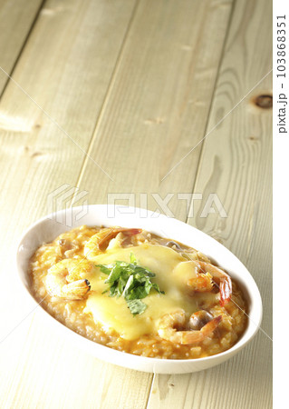 海老、チーズ、パクチー、熱々トムヤムリゾット 海老、チーズ、パクチー、熱々トムヤムリゾット 103868351