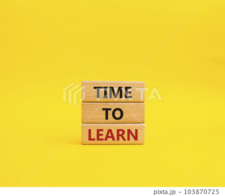 Time to learn symbol. Wooden blocks with words Time to learn. Beautiful yellow background. Business and Time to learn concept. Copy space. 103870725