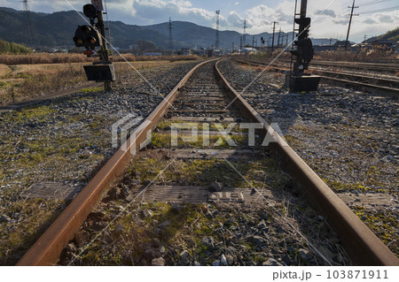 線路　踏切　美祢線　ローカル線　ディーゼルカー　厚狭駅　美祢 103871911