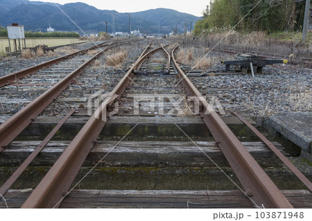 線路 踏切 美祢線 ローカル線 ディーゼルカー 厚狭駅 美祢 線路 踏切 美祢線 ローカル線 ディーゼルカー 厚狭駅 美祢 103871948