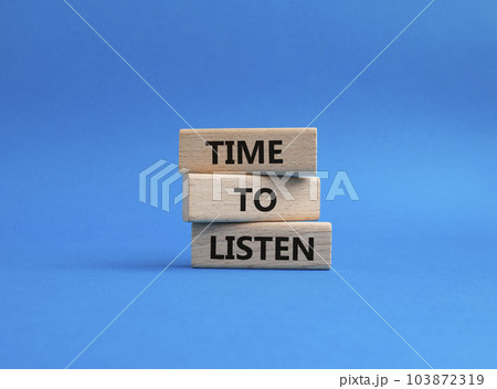 Time to listen symbol. Wooden blocks with words Time to listen. Beautiful blue background. Business and Active listening concept. Copy space. 103872319