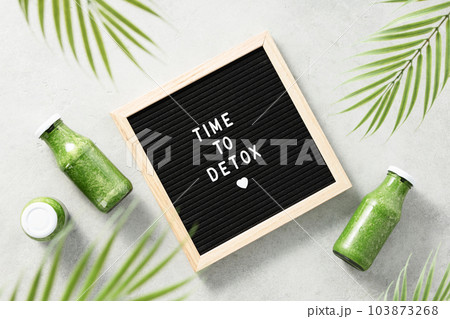 Time to detox letter board quote flat lay 103873268