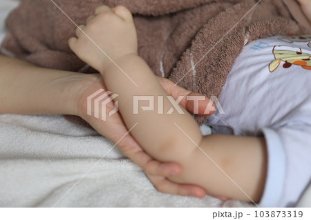 幼児 乳幼児 乳児 103873319