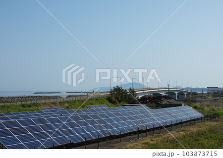 海辺の太陽光発電所(新潟県出雲崎町) 海辺の太陽光発電所(新潟県出雲崎町) 103873715