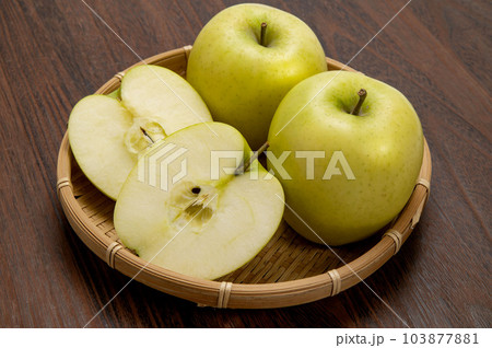 黄色リンゴのシナノゴールド 103877881