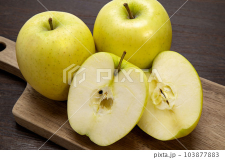 黄色リンゴのシナノゴールド 黄色リンゴのシナノゴールド 103877883