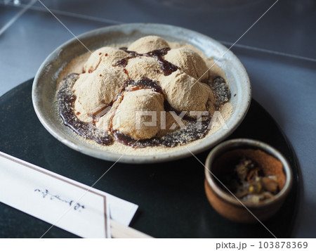 鎌倉の茶房雲母の白玉きな粉　和スイーツ 103878369