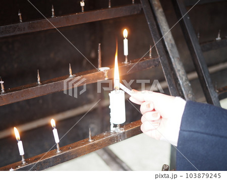 銭洗弁財天宇賀福神社のロウソク 銭洗弁財天宇賀福神社のロウソク 103879245
