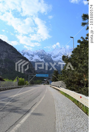 クールマイユールから望む「モンテ・ビアンコ」 103880574