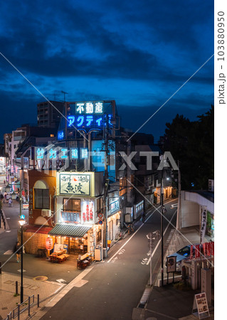《東京都》ノスタルジックな街並み・東京下町夜景 《東京都》ノスタルジックな街並み・東京下町夜景 103880950
