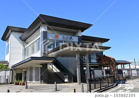 在来線東海道本線の二川駅の北口 在来線東海道本線の二川駅の北口 103882105