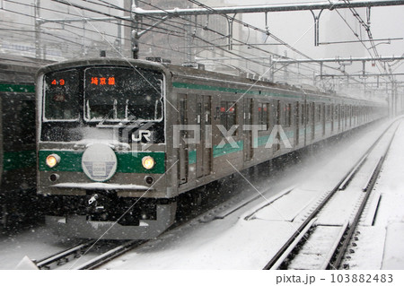 吹雪く都心:定期運行引退寸前の埼京線205系(2014年2月)の写真 吹雪く都心:定期運行引退寸前の埼京線205系(2014年2月)の写真