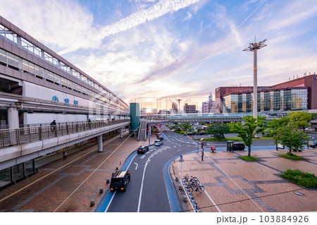 小倉駅北口付近の夕暮れの景観【福岡県北九州市】 103884926