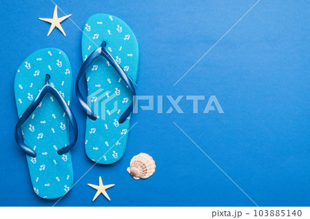Flat lay composition with flip flops and seashell on colored background. Space for text top view 103885140