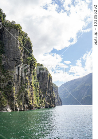 Milford Sound / Piopiotahi /ミルフォードサウンド 103886292