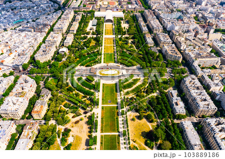 エッフェル塔からみたパリの風景 103889186