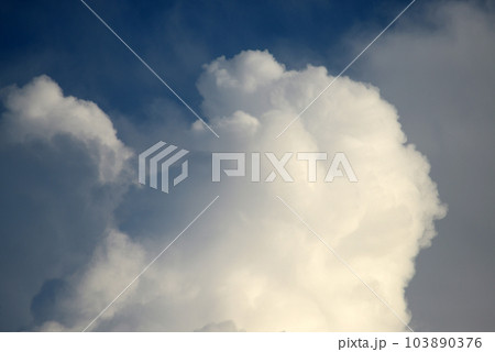 夏の雲 入道雲 夏の雲 入道雲 103890376