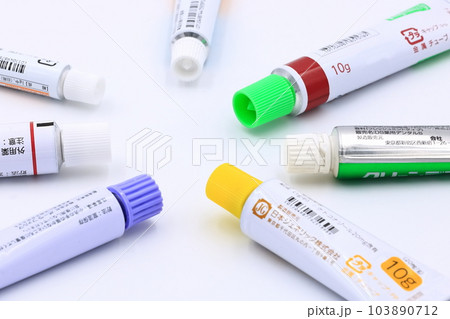 塗り薬のイメージ 103890712