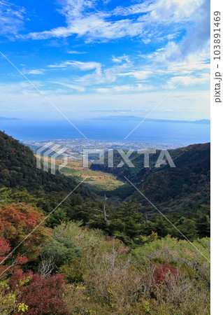 秋の仁田峠第一展望所から望む風景 ( 2021年11月 長崎県 島原市 ) 秋の仁田峠第一展望所から望む風景 ( 2021年11月 長崎県 島原市 ) 103891469