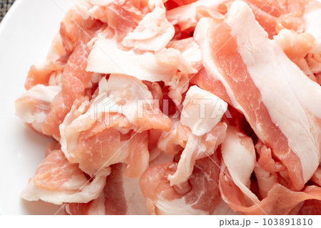 豚こま切れ肉のアップ。 103891810