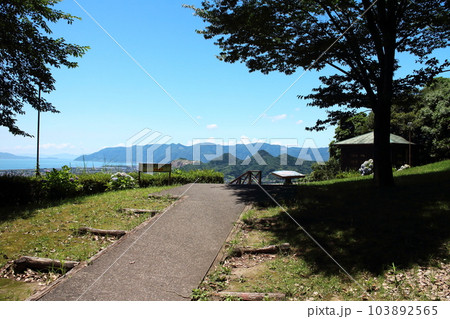 ひらけた高倉展望台の風景 ひらけた高倉展望台の風景 103892565