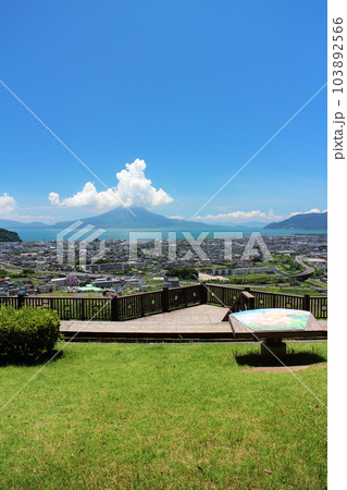 桜島を眺める高倉展望台 103892566