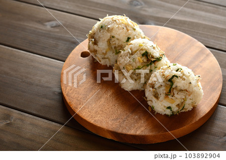 セロリの葉のおにぎり 103892904