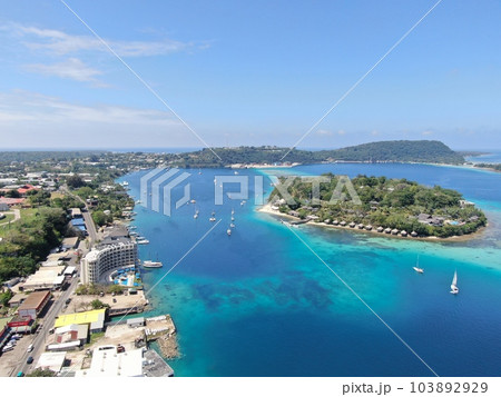 南太平洋 バヌアツ イリリキ島と中心地 103892929