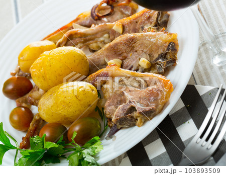 Roasted lamb ribs with potato 103893509
