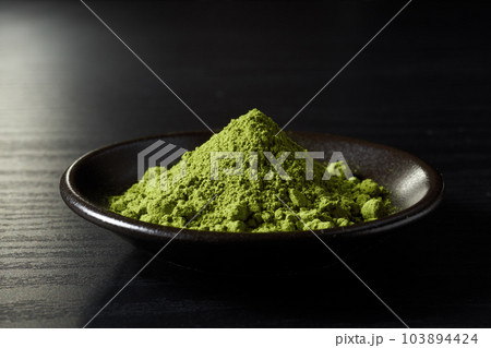 抹茶　木目背景イメージ 103894424