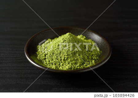 抹茶　木目背景イメージ 103894426