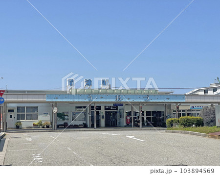 魚津駅　愛の風とやま鉄道　富山県魚津市釈迦堂 103894569