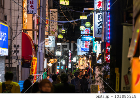 《東京都》ノスタルジックな飲み屋街・中野駅前 《東京都》ノスタルジックな飲み屋街・中野駅前 103895519
