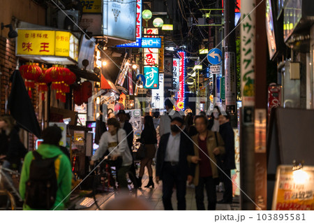 《東京都》ノスタルジックな飲み屋街・中野駅前 《東京都》ノスタルジックな飲み屋街・中野駅前 103895581