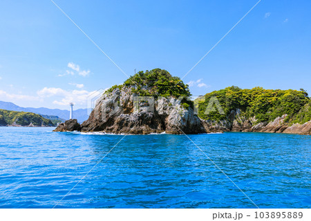紀の松島遊覧船めぐり船上から　和歌山県那智勝浦町 103895889