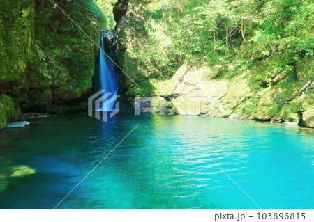 【高知県】にこ淵（仁淀ブルー） 103896815