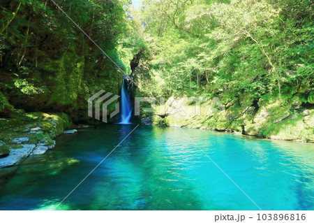 【高知県】にこ淵（仁淀ブルー） 103896816