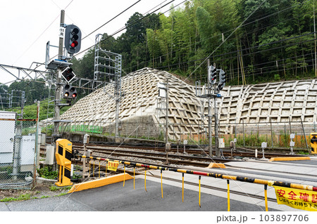 踏切 103897706