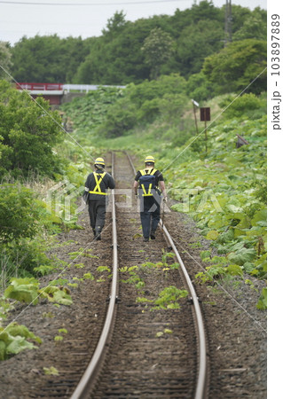 北海道最東端の鉄道保線員 103897889