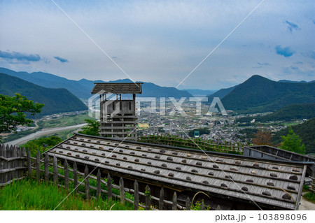 荒砥城から見下ろす千曲市の風景 荒砥城から見下ろす千曲市の風景 103898096