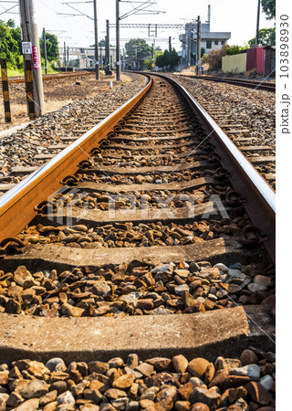 Close-up of the railway in Taiwan. It has a strong sense of perspective. 103898930