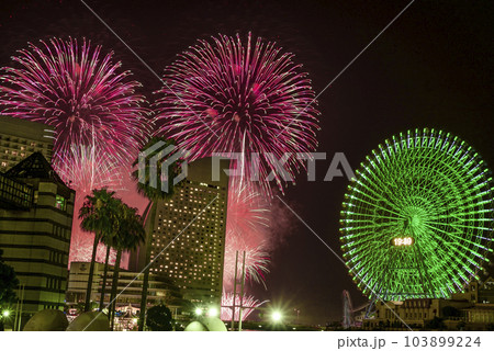 横浜みなとみらいの花火大会 103899224