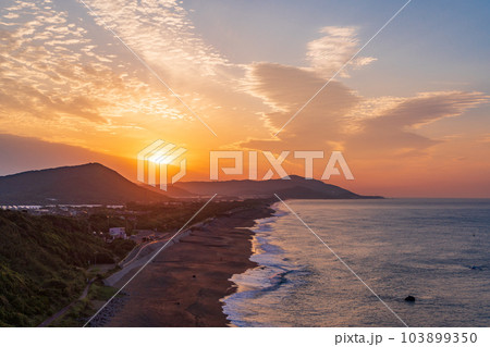 【愛知県田原市】日出の石門(ひいのせきもん) 浜の情景・日の出 【愛知県田原市】日出の石門(ひいのせきもん) 浜の情景・日の出 103899350