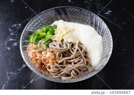 山かけ蕎麦とオクラ 103899887