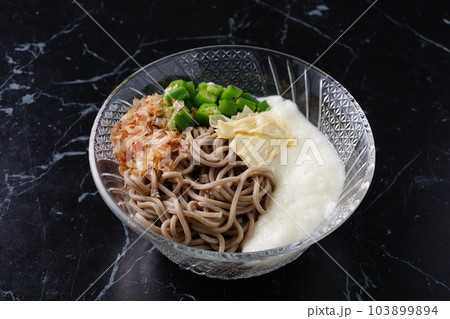 山かけ蕎麦とオクラ 山かけ蕎麦とオクラ 103899894
