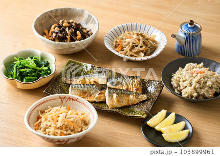 色々な和食の惣菜　 103899961