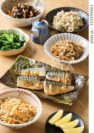 色々な和食の惣菜　 103899963