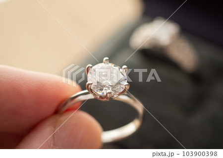 hand hold beautiful jewelry diamond ring hand hold beautiful jewelry diamond ring 103900398