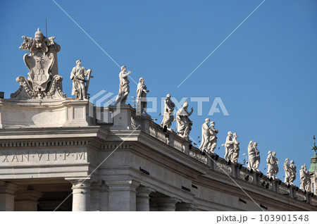 Architectural details on the San Pietro basilica, Vatican Architectural details on the San Pietro basilica, Vatican 103901548